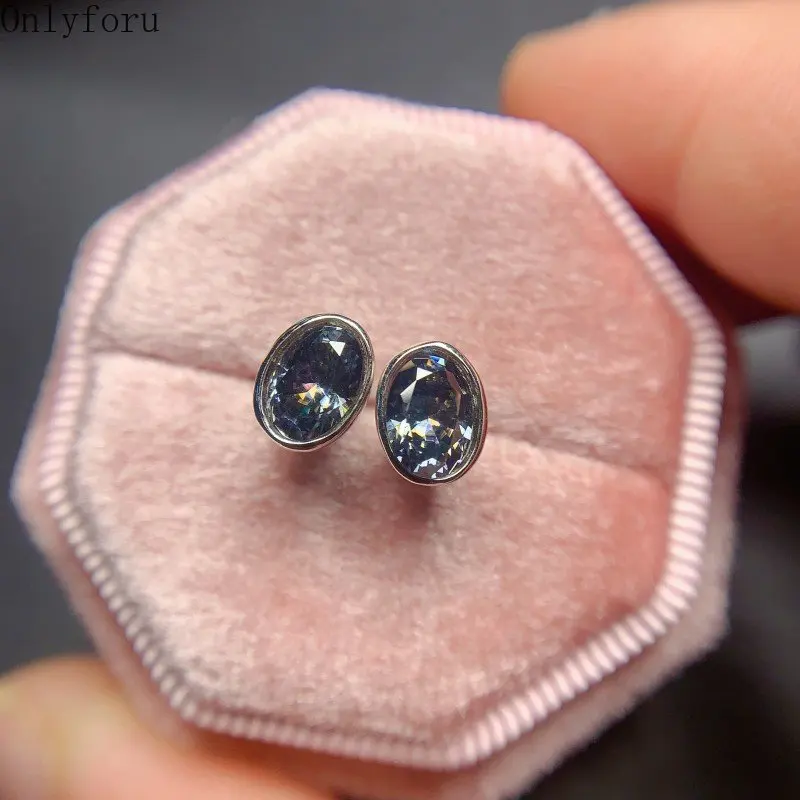 

Серьги женские из серебра 925 пробы с бриллиантом, 1 карат