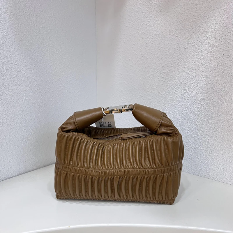 thumbnail image 1 of Bolsos estilo hobo casuales coreanos para mujer, bolsos y carteras de diseñador de lujo, novedad de 2023, en PU, decoración fruncida, bandolera pequeña, 1 of 5
