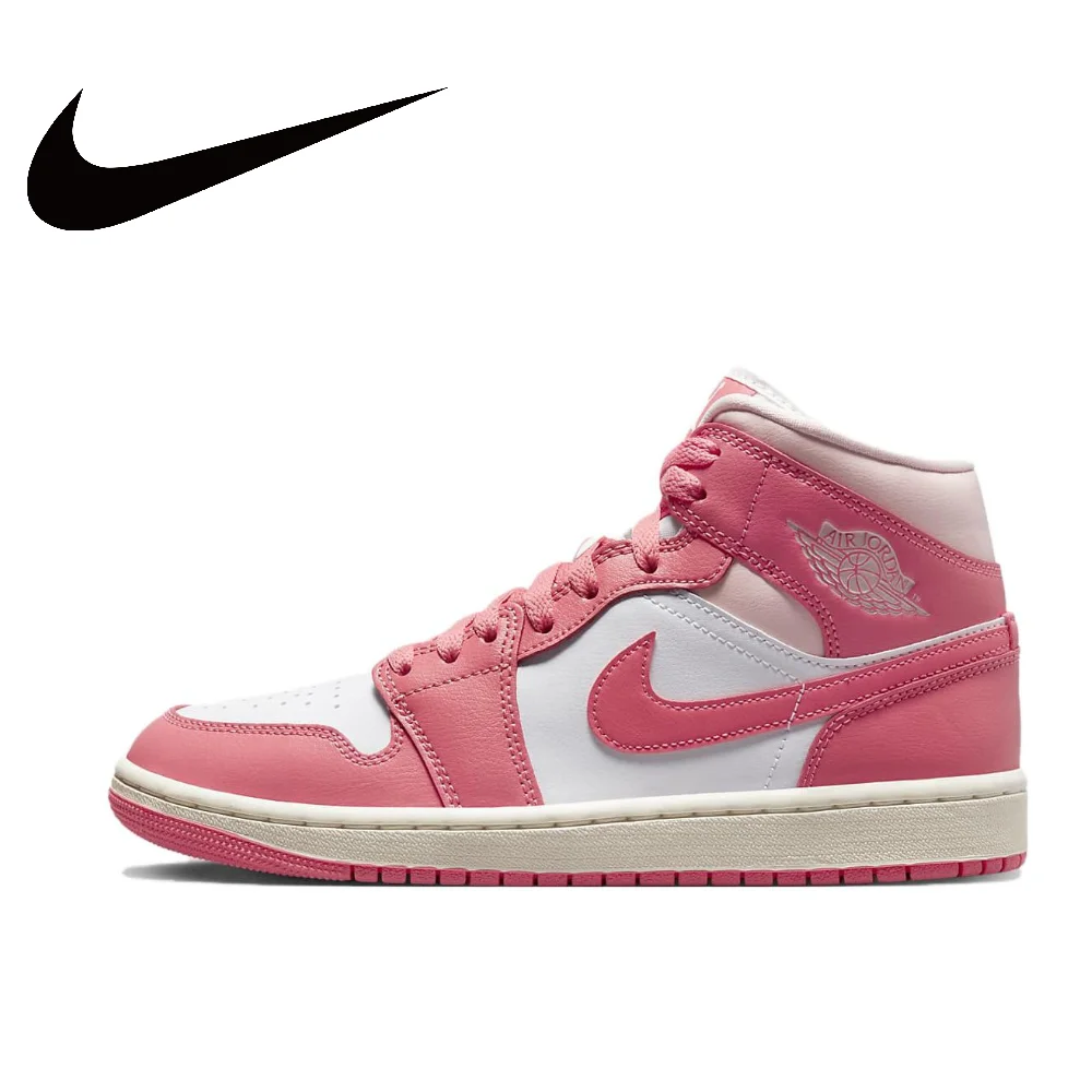 thumbnail image 1 of Zapatillas de baloncesto clásicas Nike Air Jordan 1 Retro Mid "Light Smoke Grey" para hombre y mujer, 1 of 5