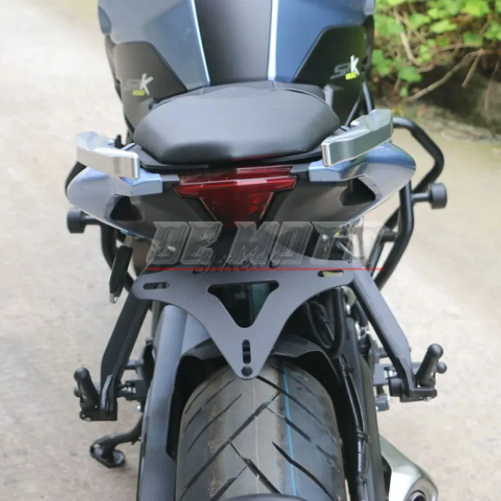 QJMOTOR SRK 600용: 오토바이 번호판 및 맞춤형 액세서리를 위한 맞춤형 숏테일 번호판 프레임.