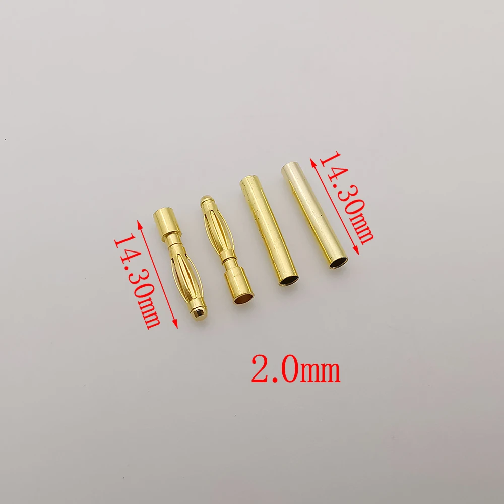 Détail des connecteurs batterie RC 3.5 mm avec câble et gaine thermorétractable.