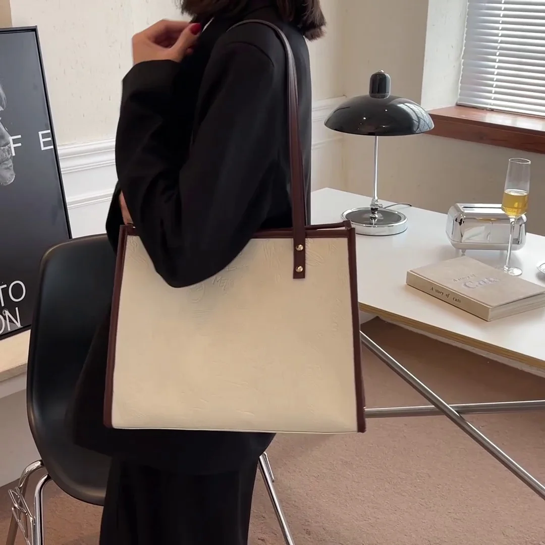 

New 2024 Advanced sense Fashionable Handheld Women's Bag Large Capacity Commuting Shoulder Bag Student Leisure Tote Bag