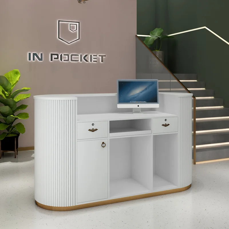 Salone per capelli moderno Piccolo bancone frontale Banco reception per salone di bellezza di lusso in oro bianco in vendita Pannello durevole in legno personalizzato 1 pz - immagine 3