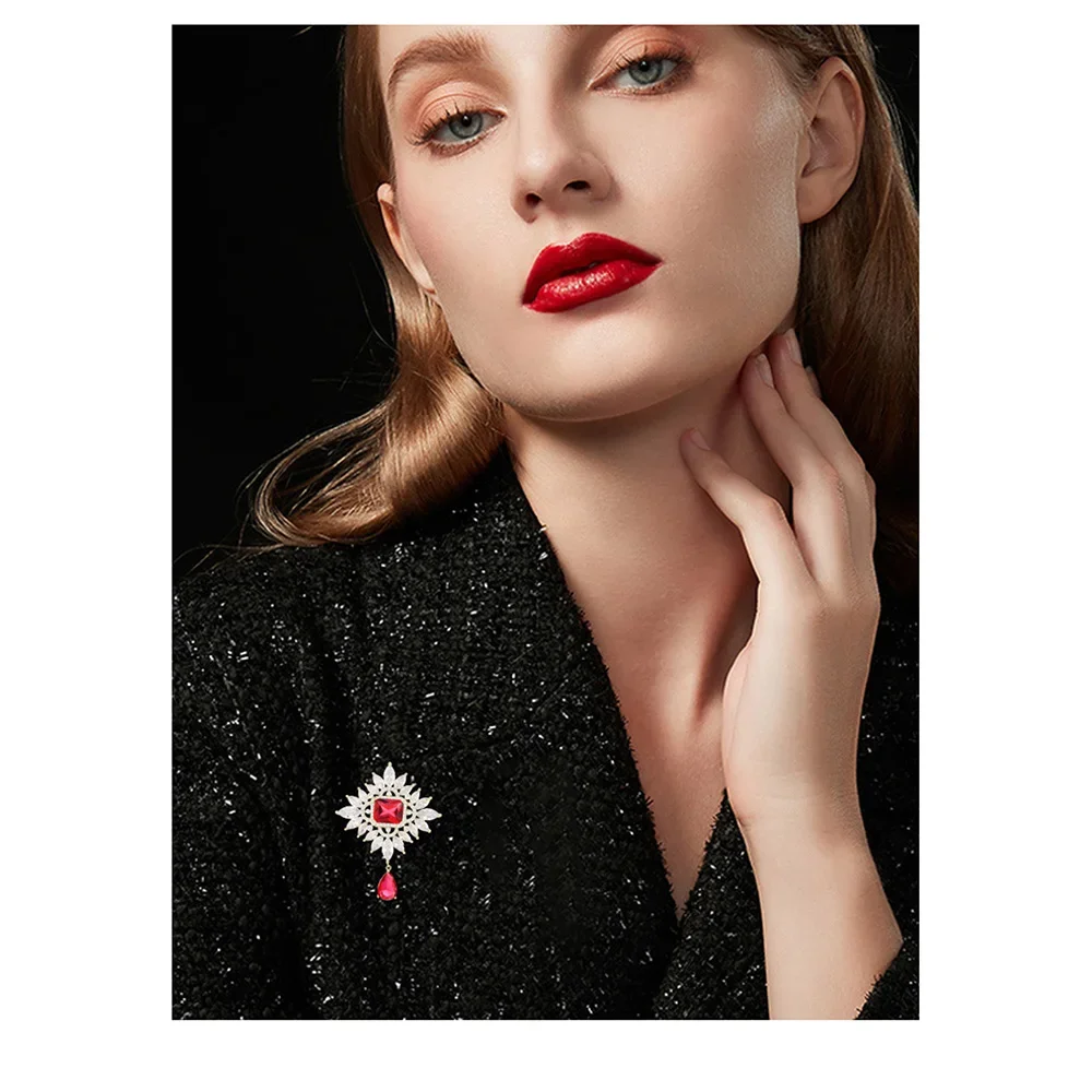 Retro Palace Style Brooch Red Water Drop Crystal Brooches Temperament Jewelry Couple Gift Accessories Banquet Party Corsage