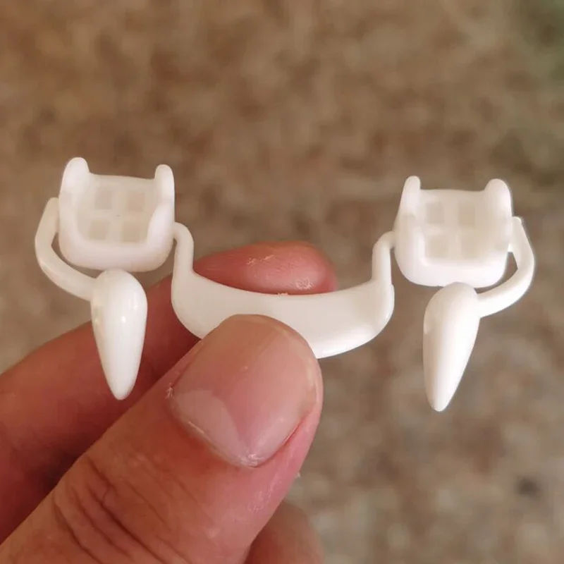Description Picture 5 of itemVampire Teeth Dentures Fangs Classic PP Halloween Party Cosplay Prop Halloween Costume Party Favors