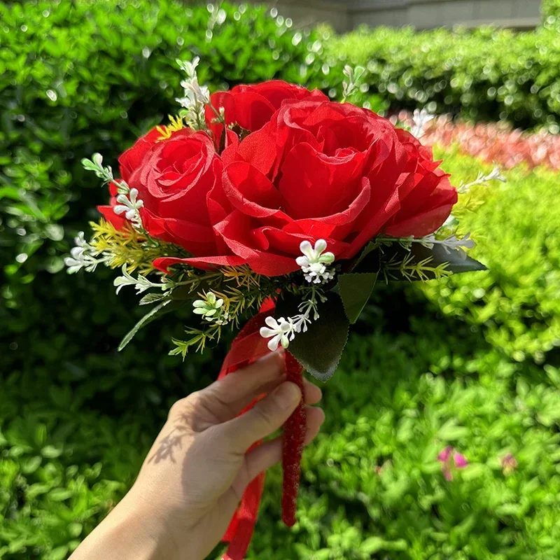 1PC Brides and Bridesmaids Holding Flowers Red Roses Bows Ribbons Green Leaf Bouquets Outdoor Wedding Confession Props