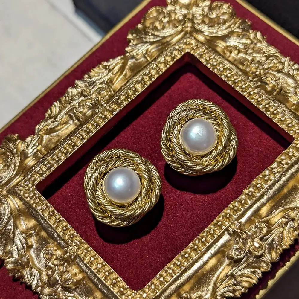 

Amorita High-grade Metallic Brass Braided Wrap Natural Freshwater Pearl Retro Modern Earrings