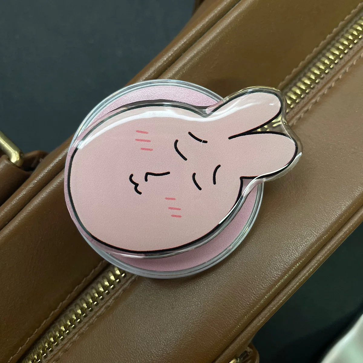 니치 미러 스트로베리 래빗 마그네틱 브래킷은 Magsafe 휴대폰에 적합하며, 데스크탑에서 게으른 사람들에게 강력한 매력을 발휘합니다.