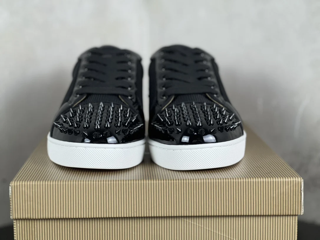 Men's leather Low Top Sneakers Women's Rivet Red Bottom Shoes