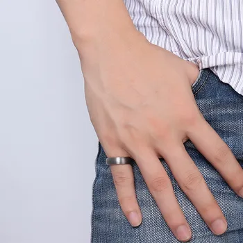 Alternative view of Anillo "Aura" de Tungsteno Negro Cepillado y Oro Rosa | Dalesha