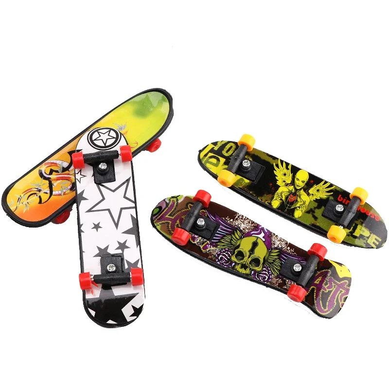 12 Pcs Mini Finger Skateboards Treat Kids Birthday Baby Shower Bomboniere Regali Per Gli Ospiti Ragazzi Toy Fingerboard Game Pinata Fillers