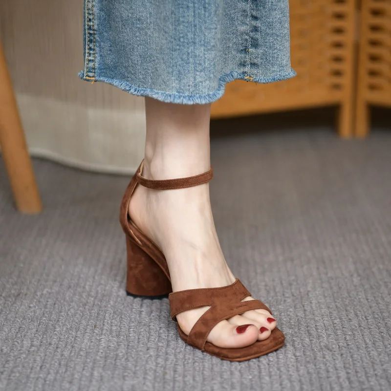 

Cover High Heel 7 CM Summer Sandals French Style Women Shoes Open Toe Retro Shoes Women Sheepsuede Buckles One Strap Sandals