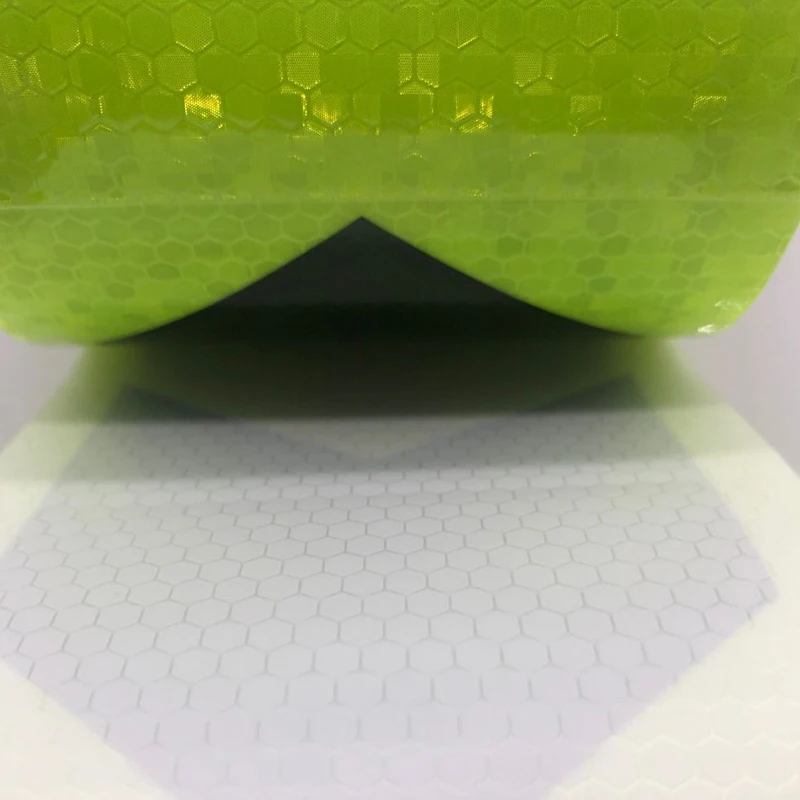 Рисунок 2 - Светоотражающие наклейки для грузовиков