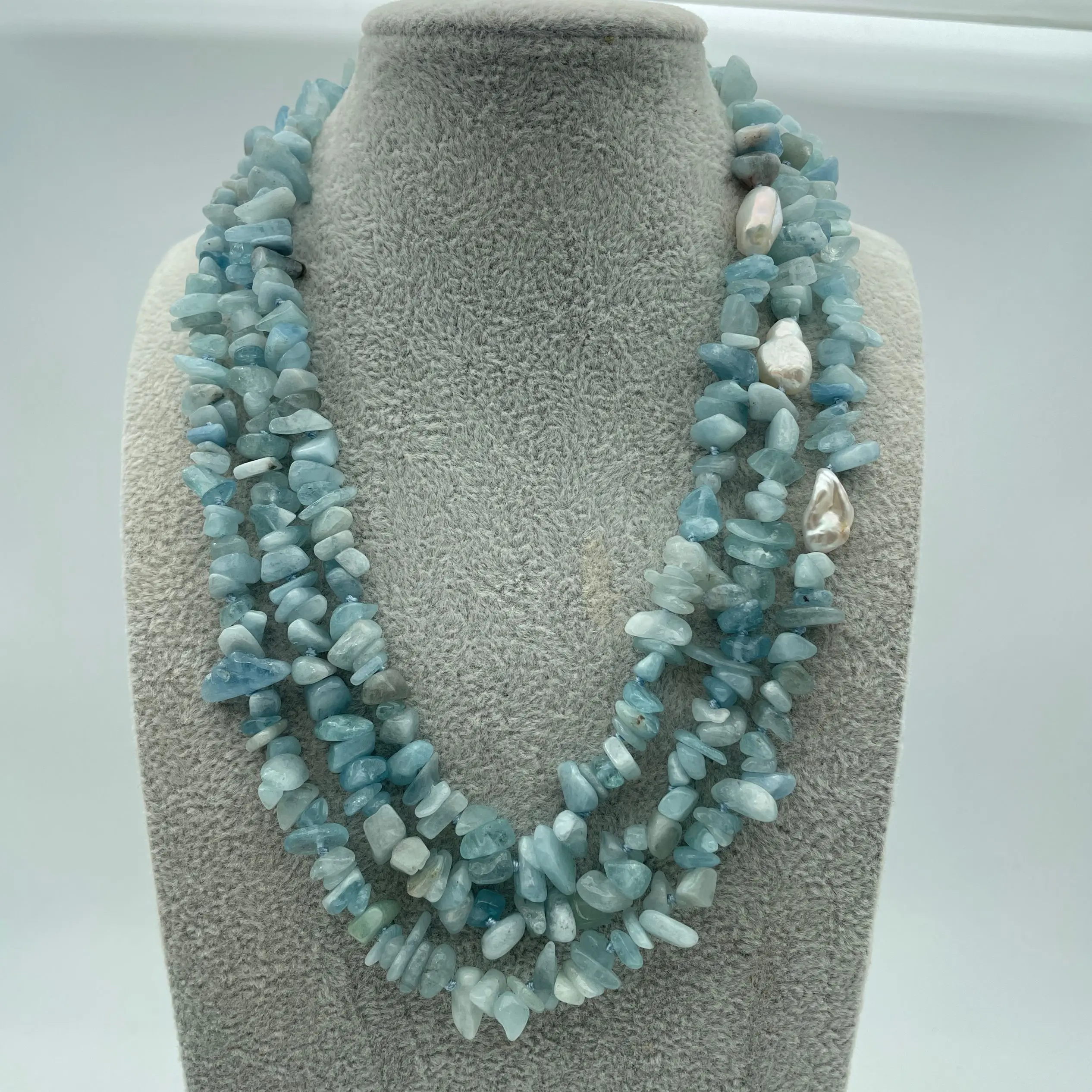 

3strds natural green & Nucleated Pearl necklace