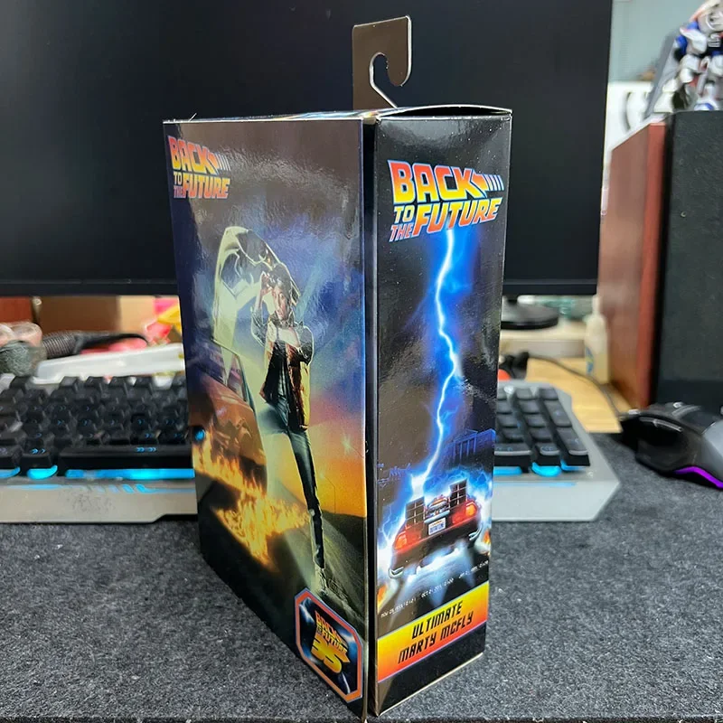 Autentico Neca Back To The Future Martin Martarty Skateboarding Action Figure Model Toys Gifts