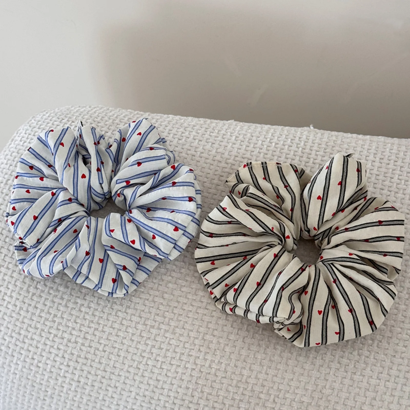 1PC Preppy Striped Heart Scrunchie, Cute School - Style Hair Tie for Teens, Fashionable Hair Accessory for Daily Wear