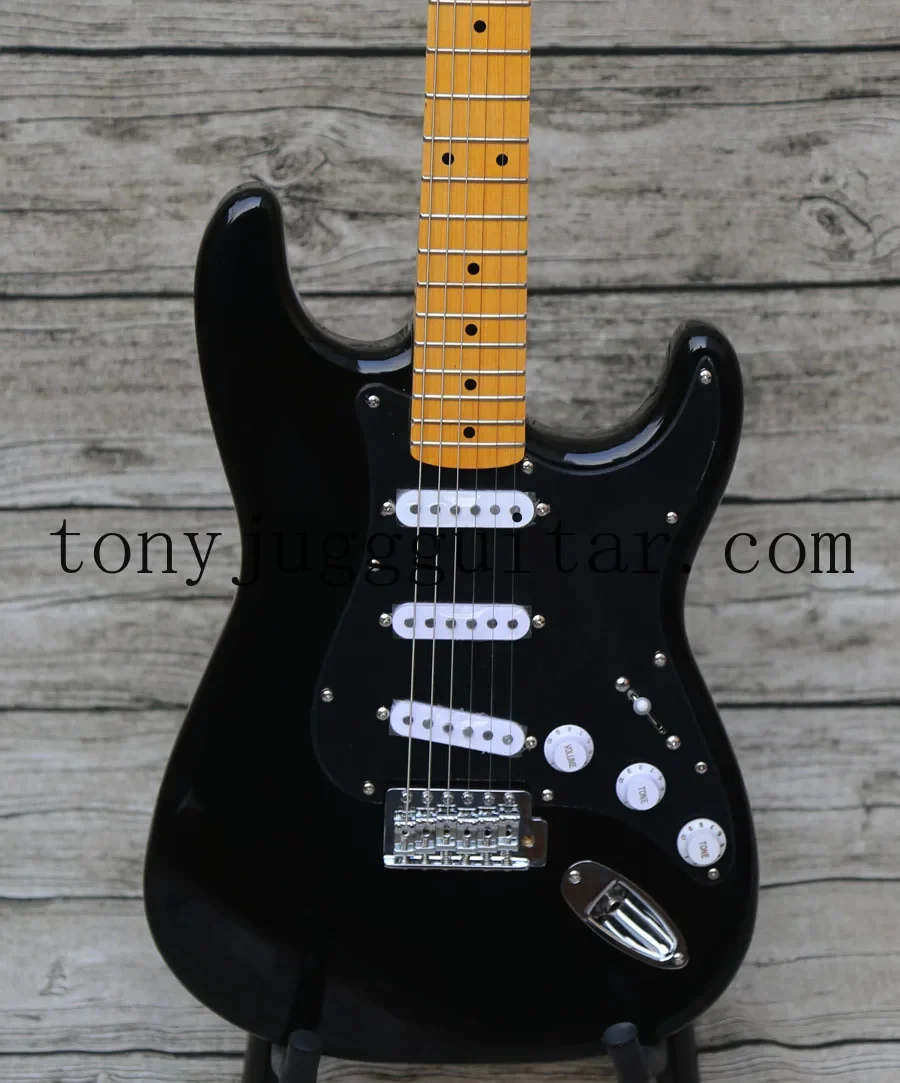 

Rhxfalme David Black ST Electric Guitar 3 Ply Pickguard, Maple Neck,Tremolo Bridge,Whammy Bar,Vintage Tuners