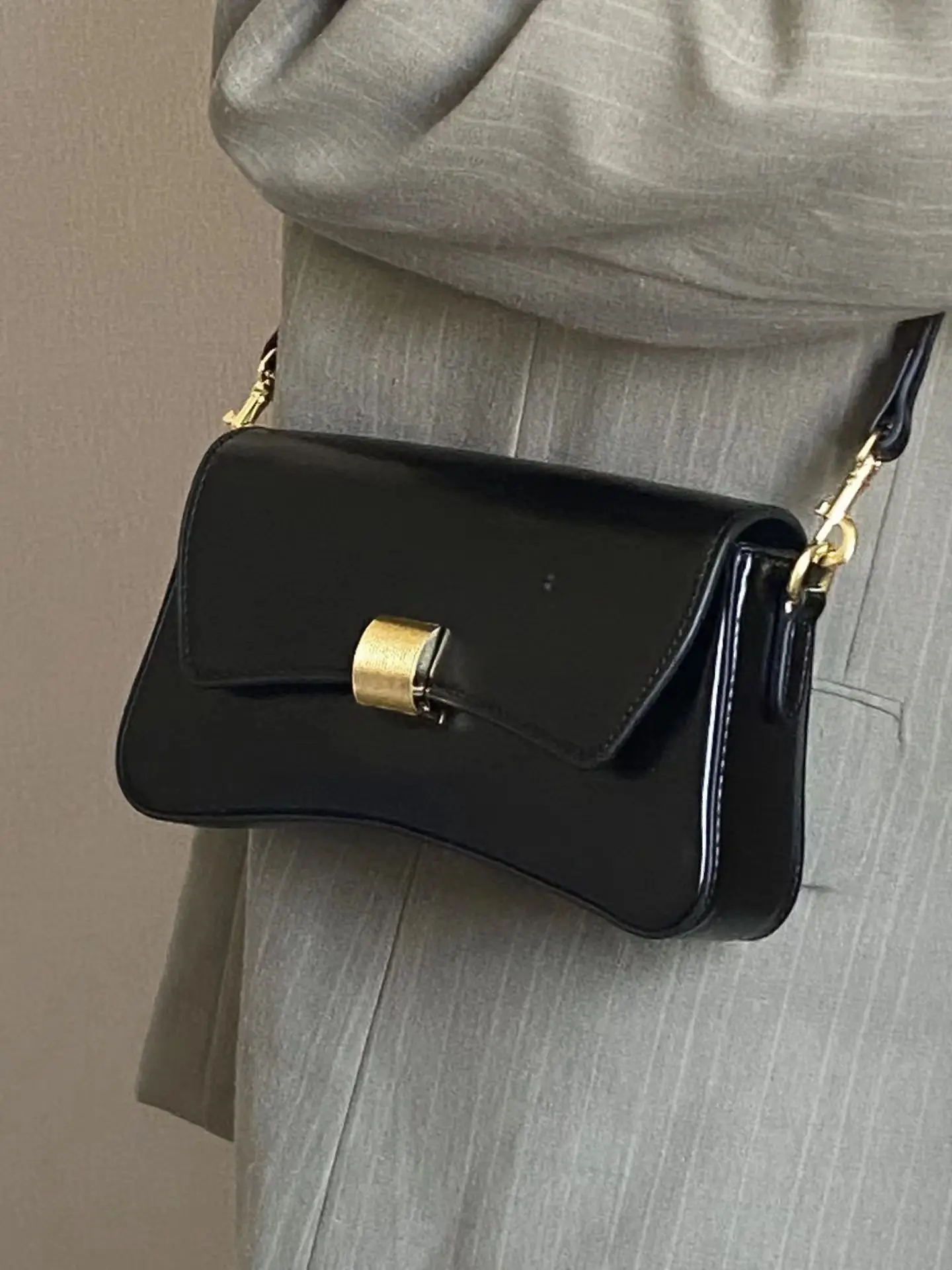 2023 Advanced Small Square Bag For Women 2023 New Versatile Retro Black Underarm Bag Simple One Shoulder Crossbody Bag For Women