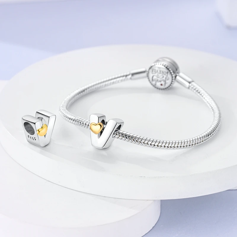 Neue Charms-Perlen aus 925er-Sterlingsilber, klassisches goldenes Herz, 26 Buchstaben, passend für Qikaola-Armbänder, glücklicher Geburtstag, DIY-Schmuck – Detail 33