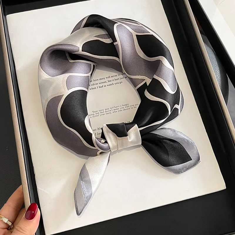 

Женский шарф из натурального шёлка, с принтом