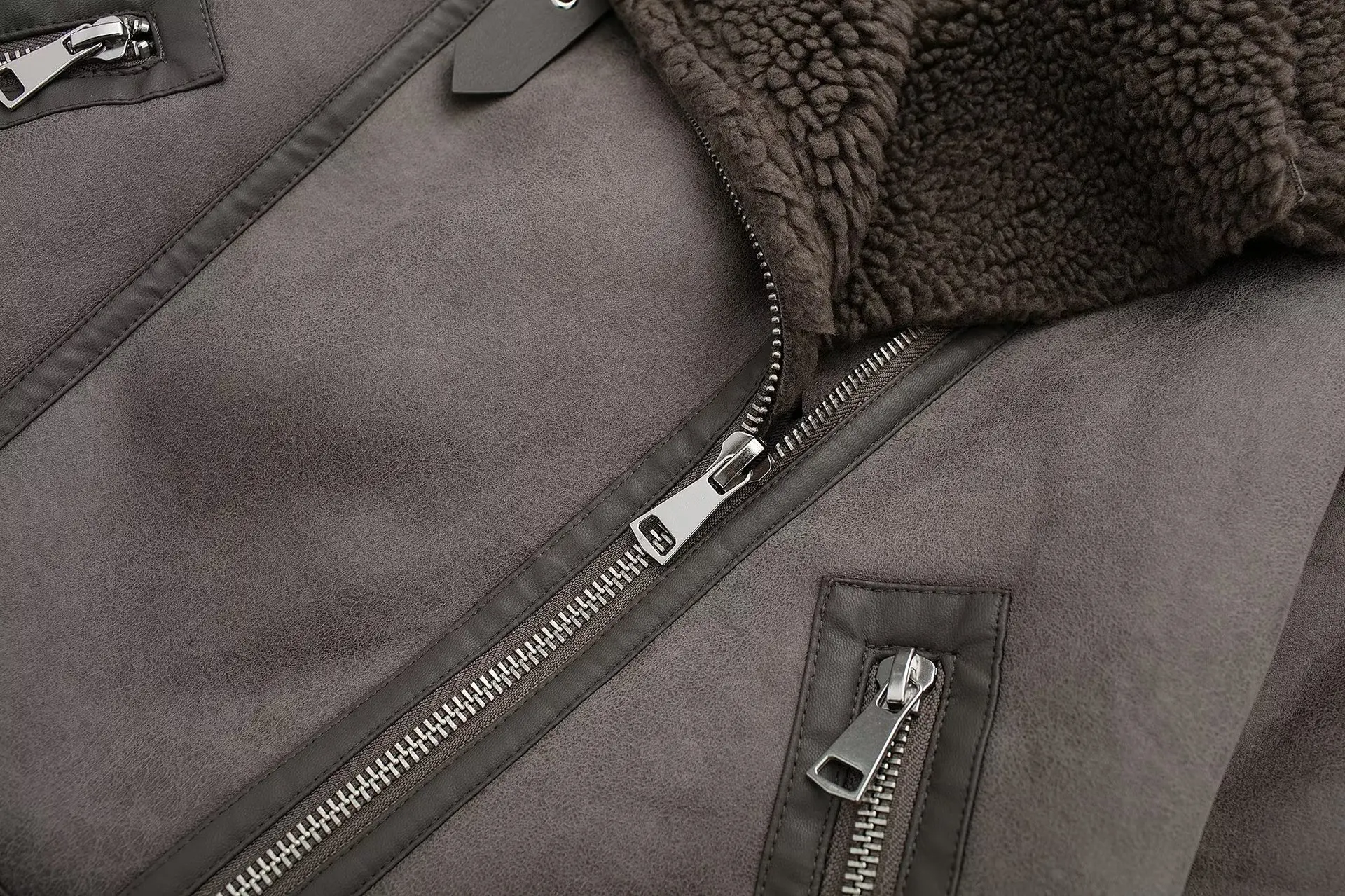 Рисунок 6 - Куртка женская из искусственной овечьей кожи на молнии