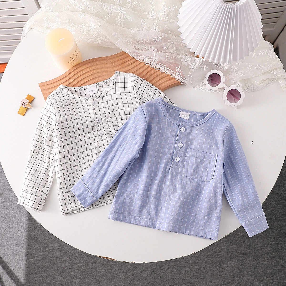 Chemise manches longues garçon bleue avec ouverture boutonnée