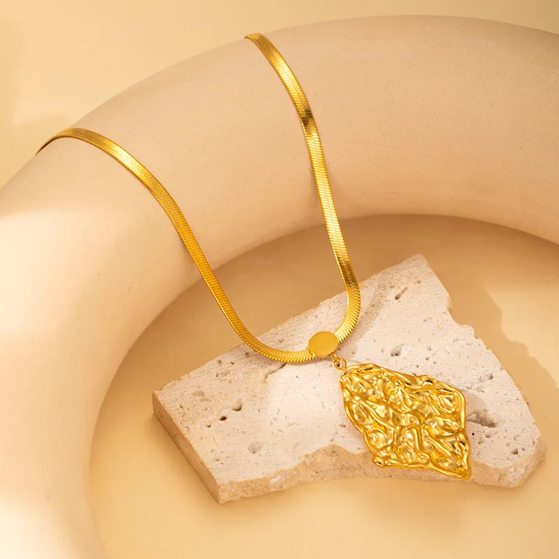 Exaggerated Flower Ornament Women Pleated Flower Petal Palace Gold Plated Silver Alloy Necklace 3