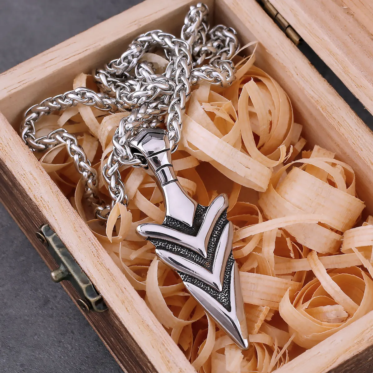 Collier spartiate porté
