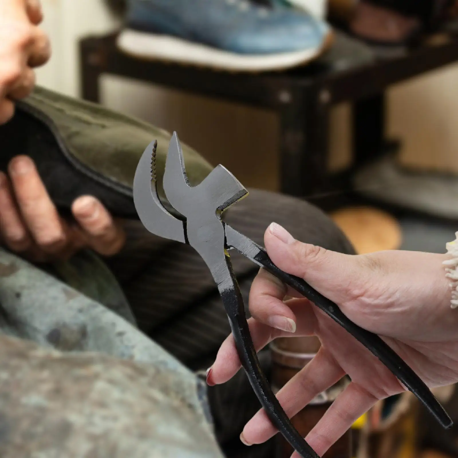 Cobbler Plier Multifunctional Easy to Use for Leather Craft with Hammer DIY Working Tool Shoemaking Plier Shoe Mending Tool