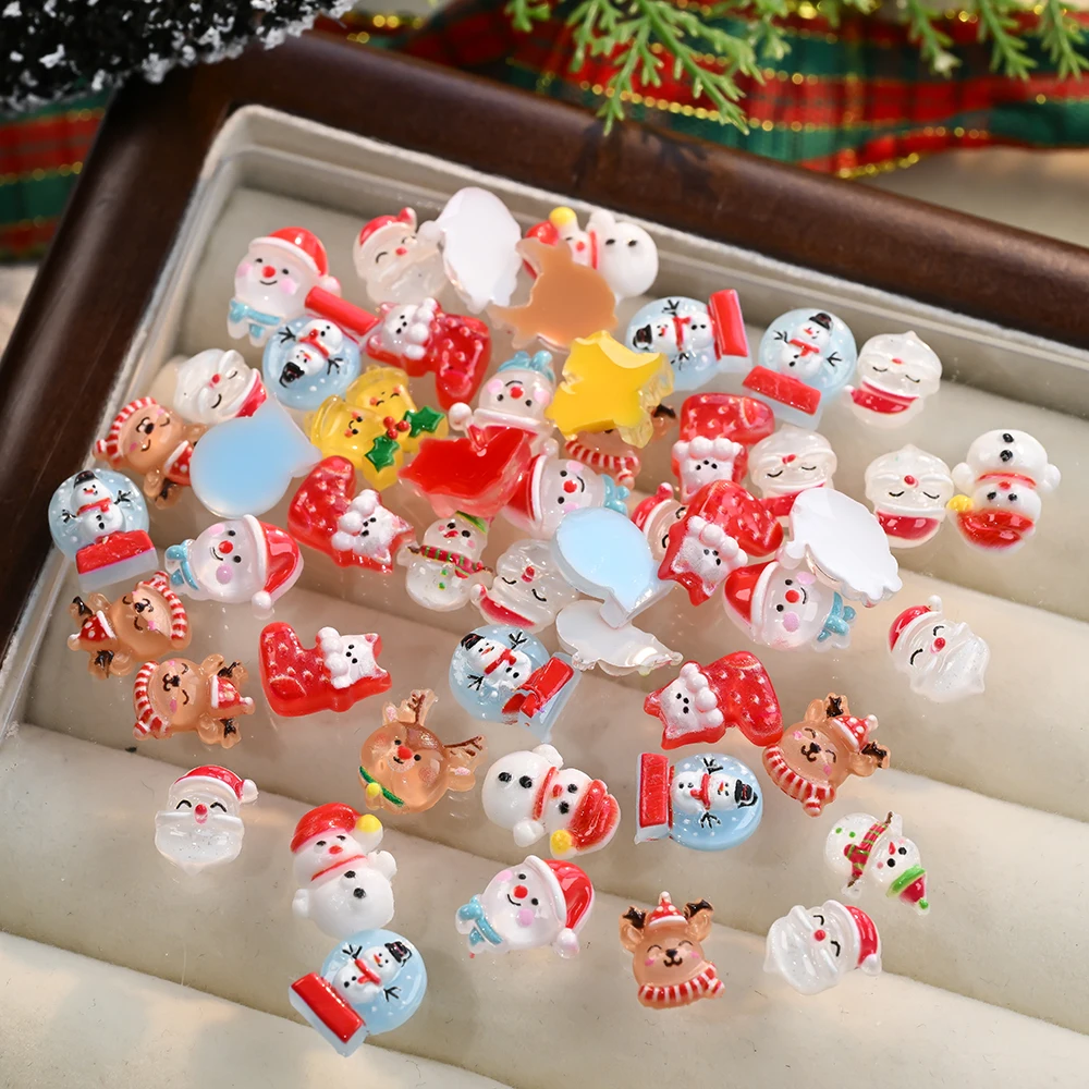 50 Stück 3D Schneemann Elch Weihnachts-Nagelanhänger Cartoon Weihnachtsglocke Socken Harz Nagelkunst Dekoration für DIY Bastelarbeiten Haarschmuck Kindergeschenk – Detail 3