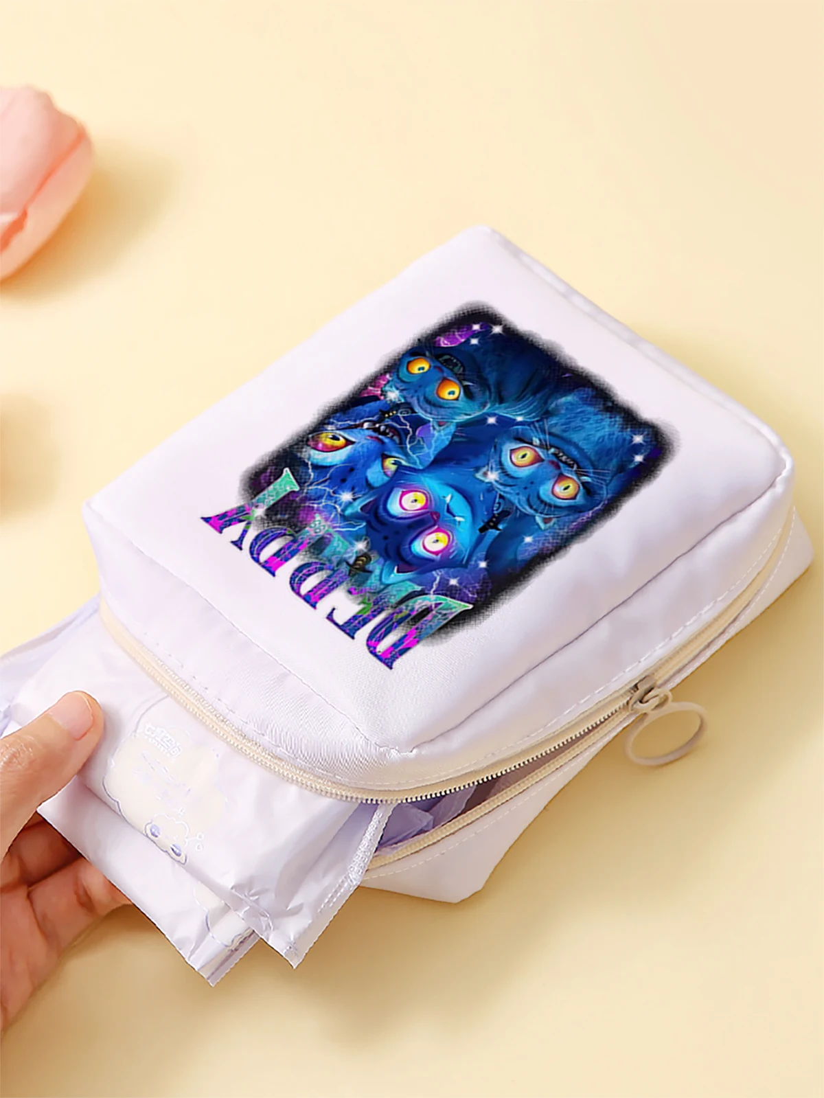 Cartoon pattern printed sanitary napkin storage bag, women's lightweight tissue bag, sanitary tissue bag