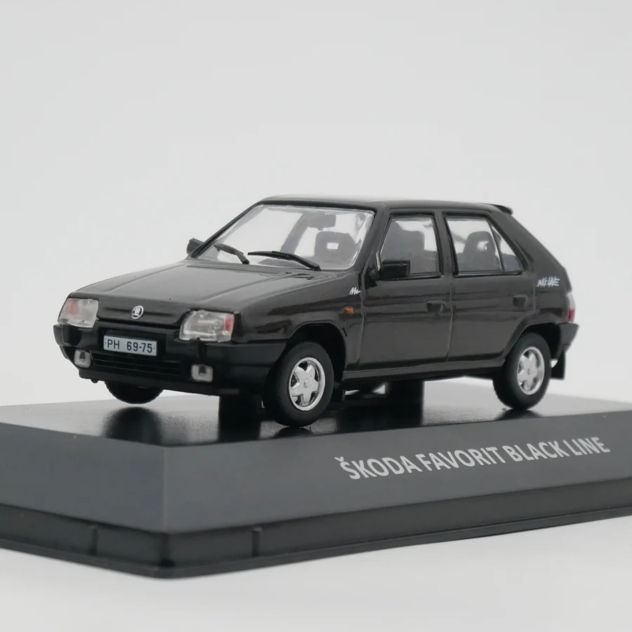 Модель автомобиля Ixo 1:43 Skoda Tie Black Line Diecas, металлическая Игрушечная модель автомобиля, коллекционные подарки