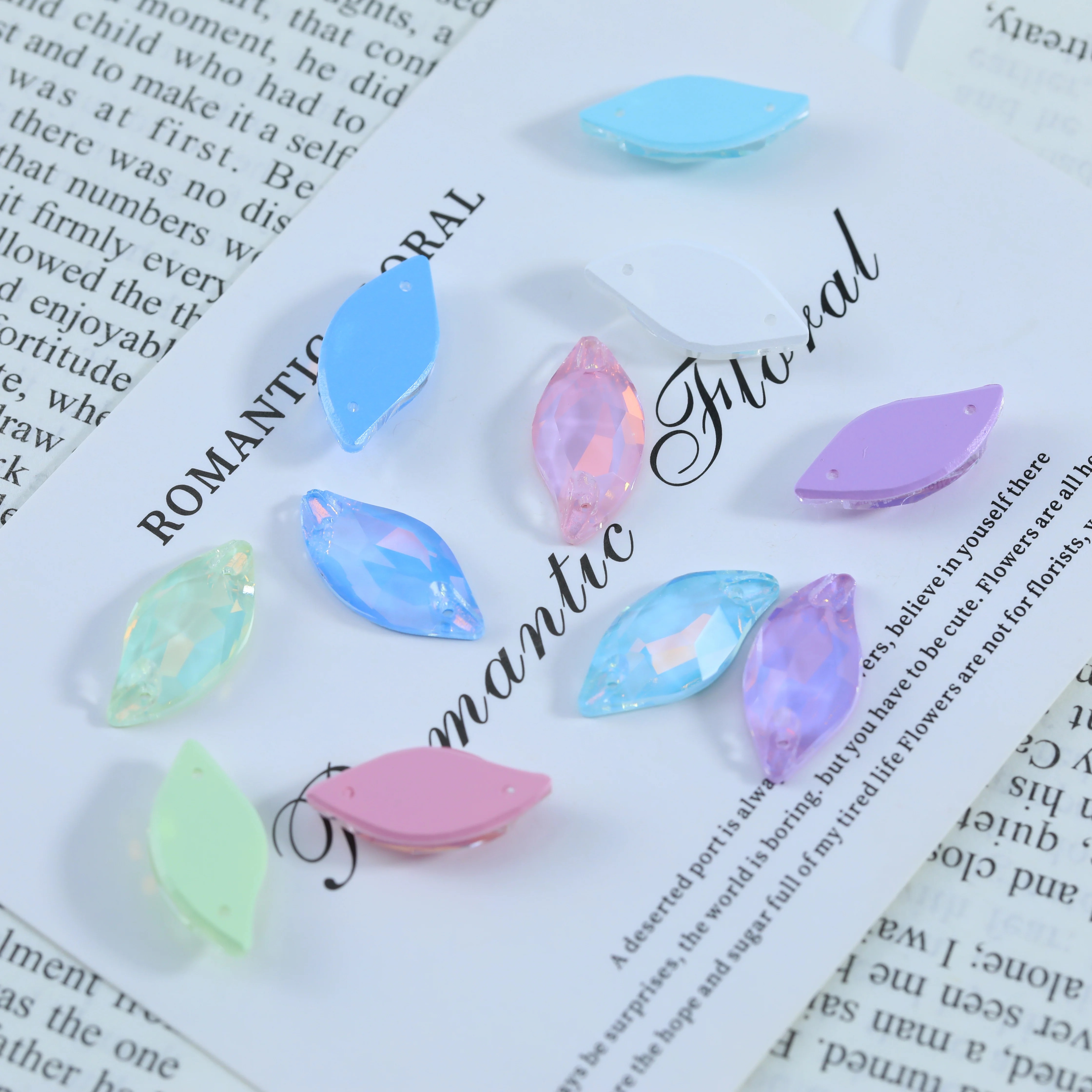 Diamantblatt Aufnähsteine AM EN Serie Leuchtende Kristall-Strasssteine DIY-Bastelzubehör für Schuhe, Taschen, Hochzeitskleider, Kleidung