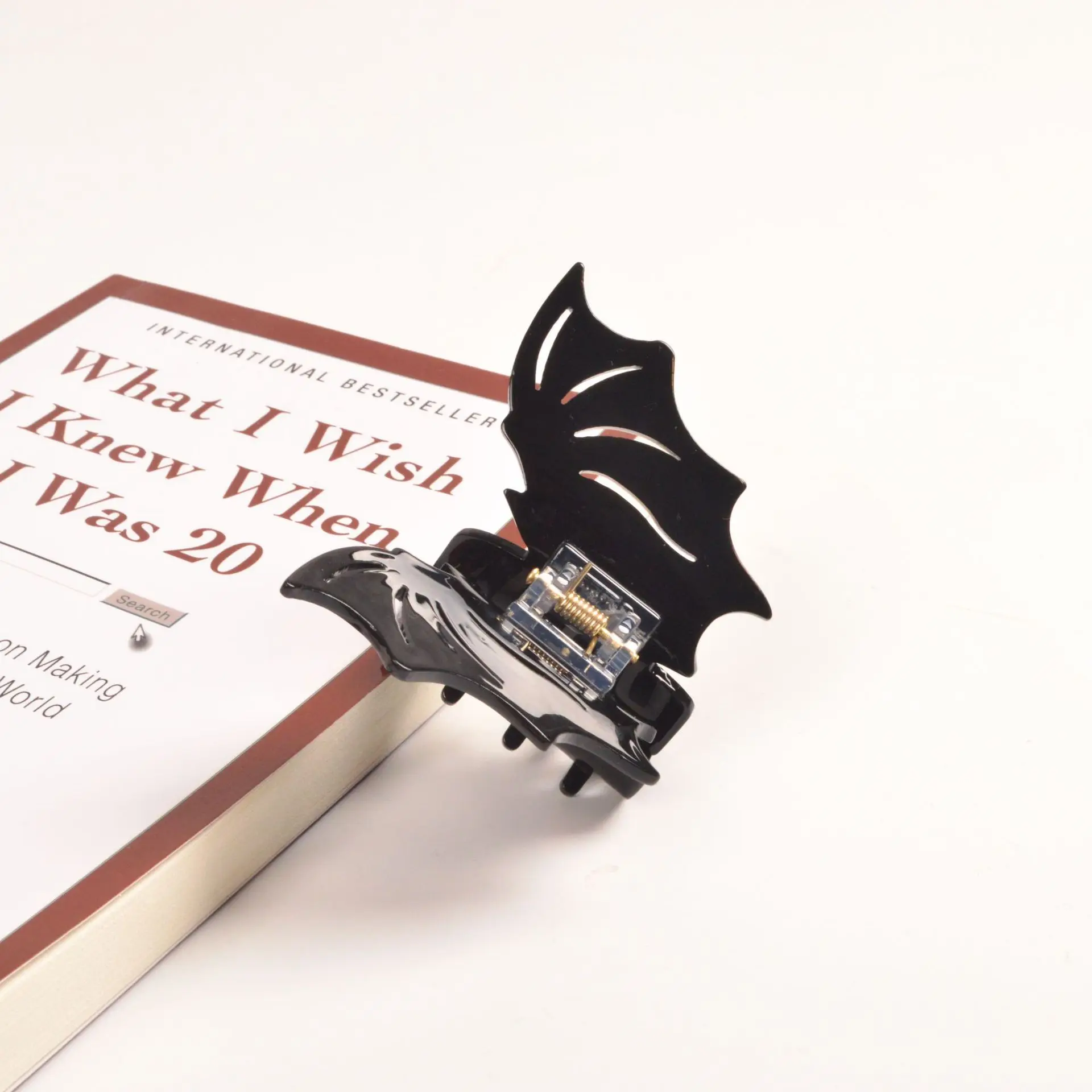 Рисунок 5 - Новый зажим для волос «летучая мышь»