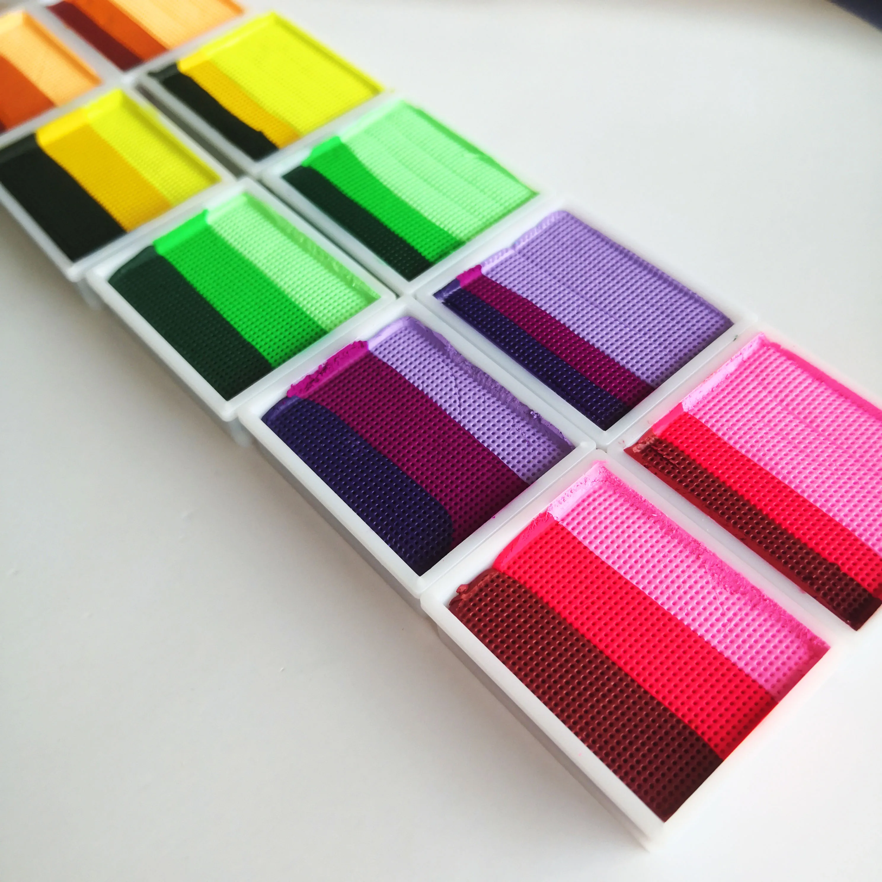 Description Picture 3 of itemBest quality perfect painting art face paint water based Face Painting Crayon Set Safe Kids Body Paint For Halloween Makeup