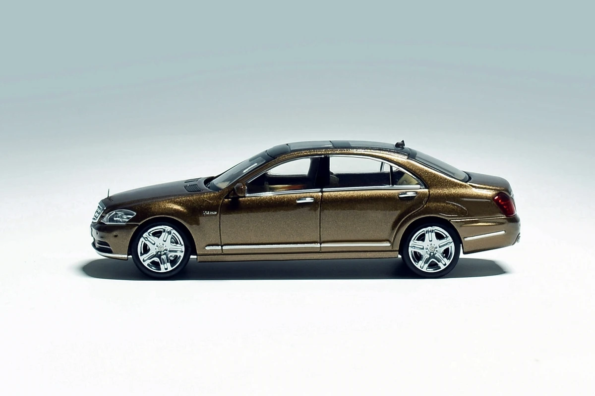 1/18 メルセデスベンツ Sクラス W221 カスタム