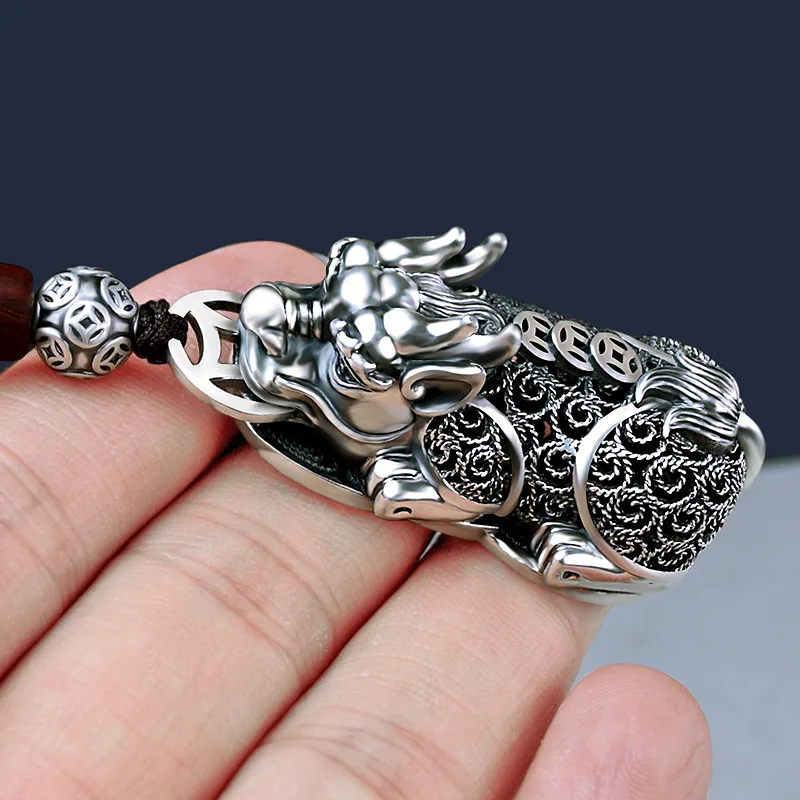 

Make Antique Caixiu car key chain pendant men and women creative hollowed out carved antique car hanging silver jewelry