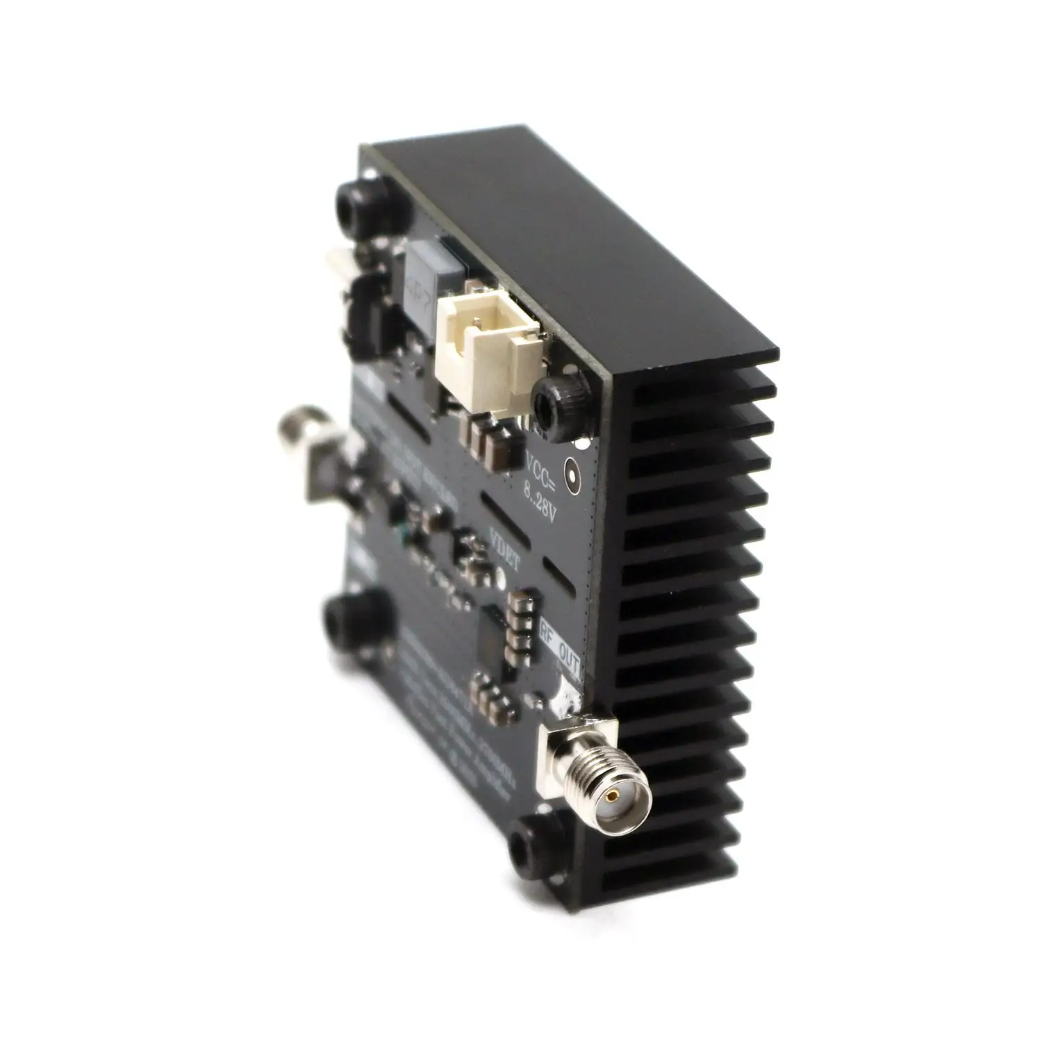 Module amplificateur RF 4W installé sur un dissipateur thermique, prêt pour des applications sans fil.