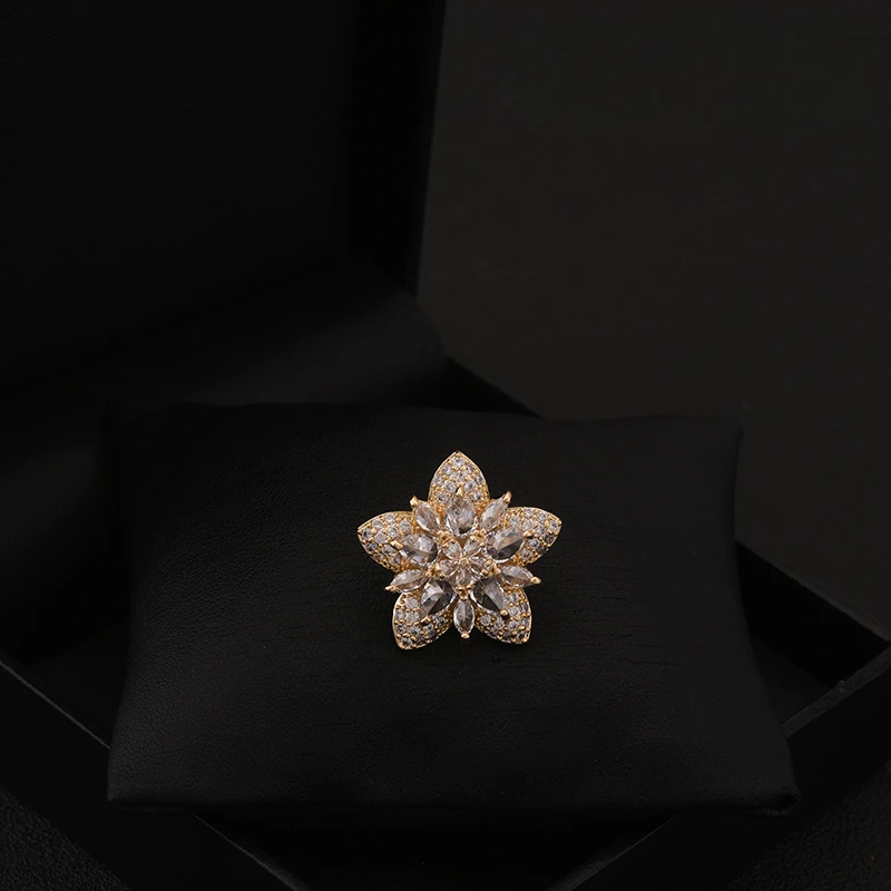 Original Design Exquisite Brooch Fixed Clothes Small Flower Pin Snowflake Shining Crystal Corsage Accessories Women Jewelry 6030