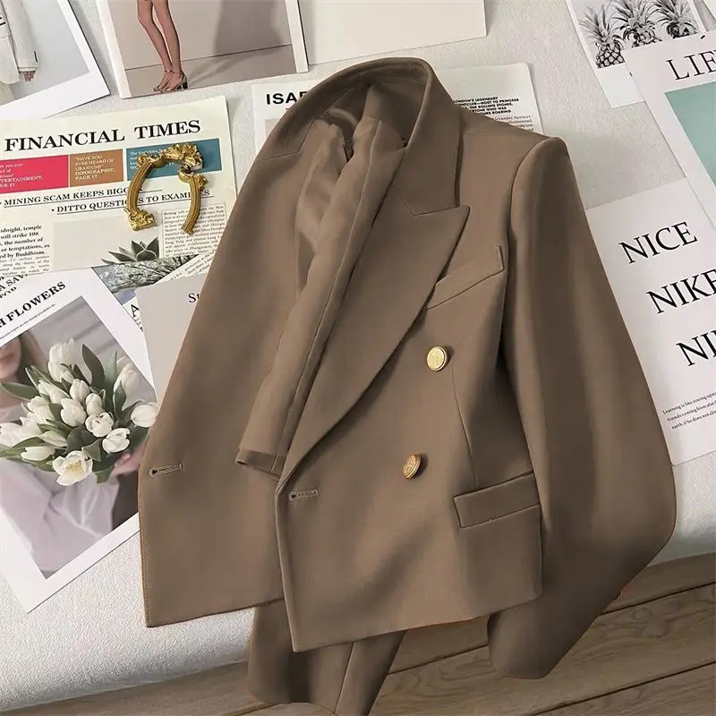 Рисунок 5 - Женский укороченный блейзер с длинным рукавом