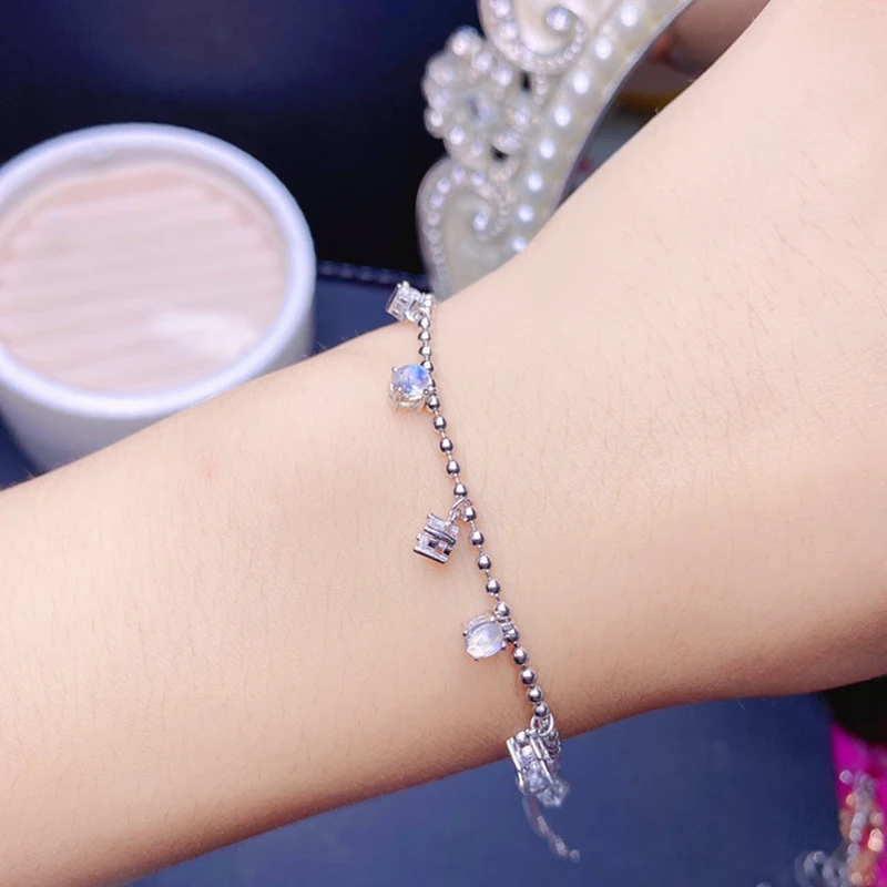 

Женский браслет из серебра 925 пробы с натуральным лунным камнем