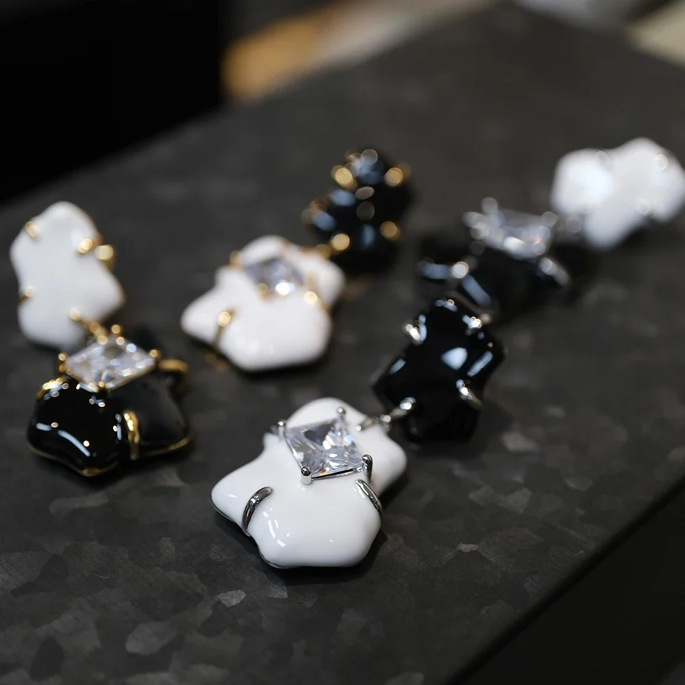 

Amorita Boutique Vintage Black and White Enamel Design Earrings