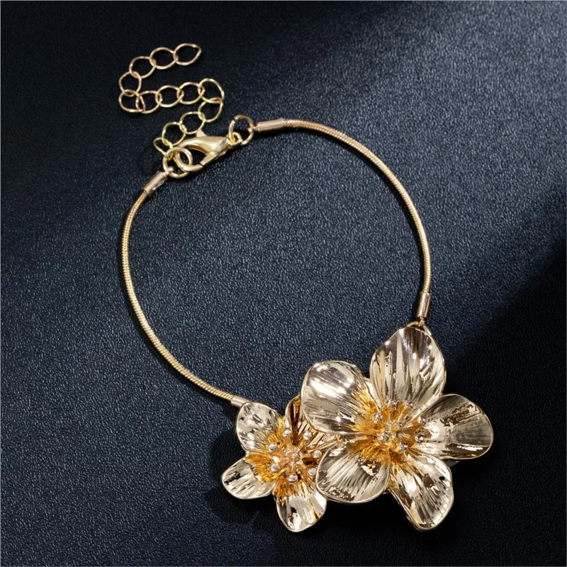 Elegant Chich Stylish Flower Bracelet for Women Simple Fashion Party Jewelry Gifts Suit for Summer Vocation