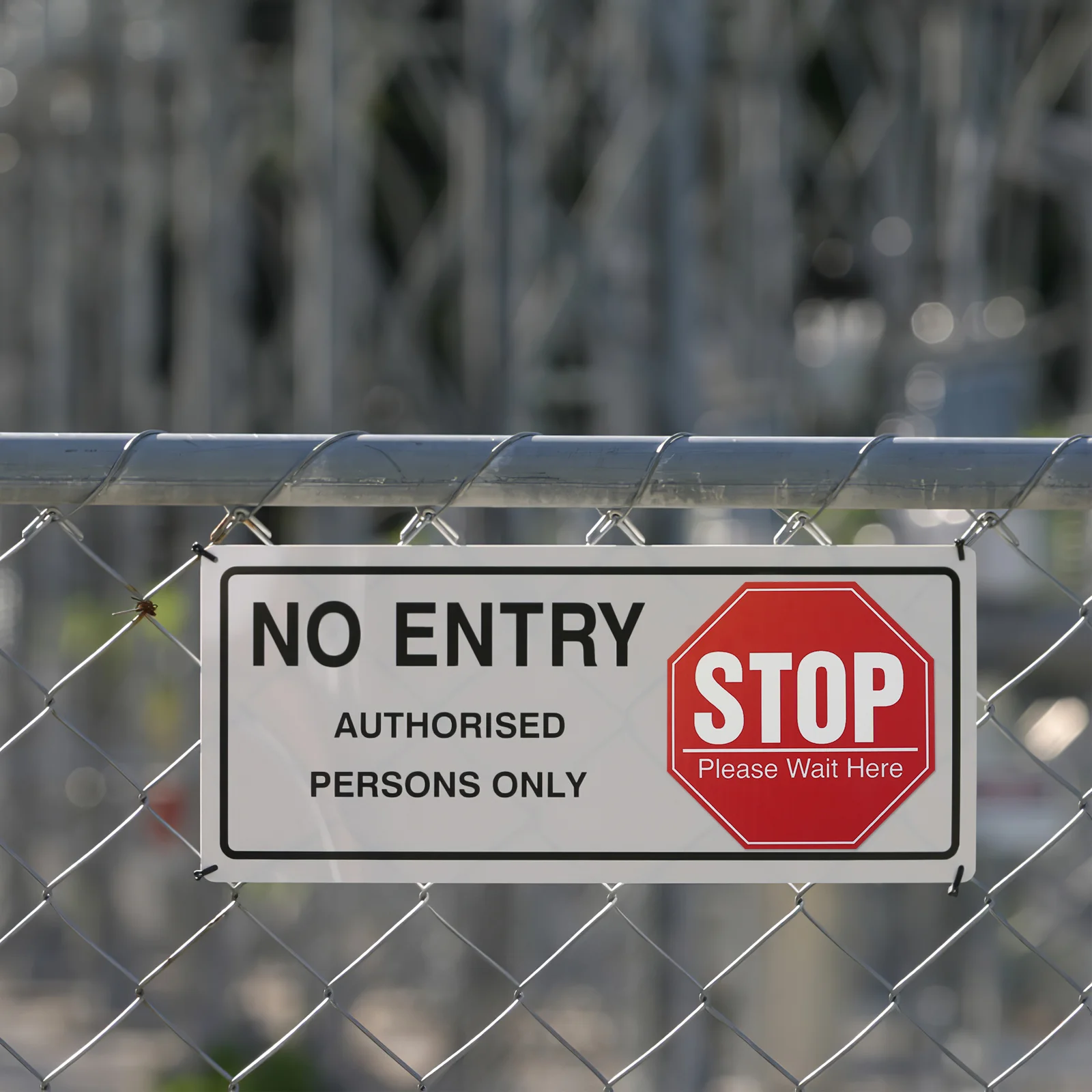 Рисунок 2 - Наклейка на стену с надписью «стоп-значок»