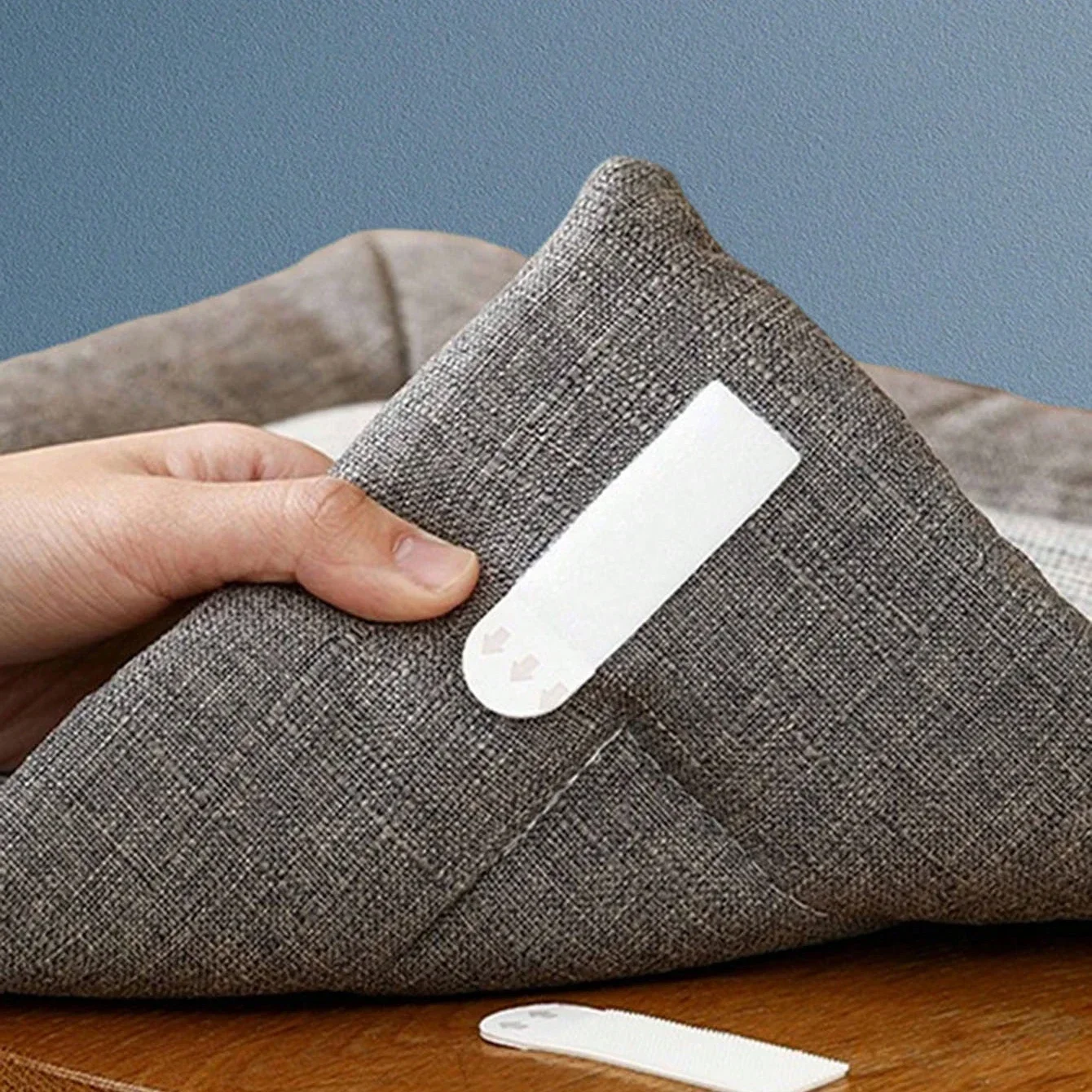 12/24pcs-Traceless and easy to pull adhesive Velcro for fixing photo frames, hanging pictures without leaving any adhesive