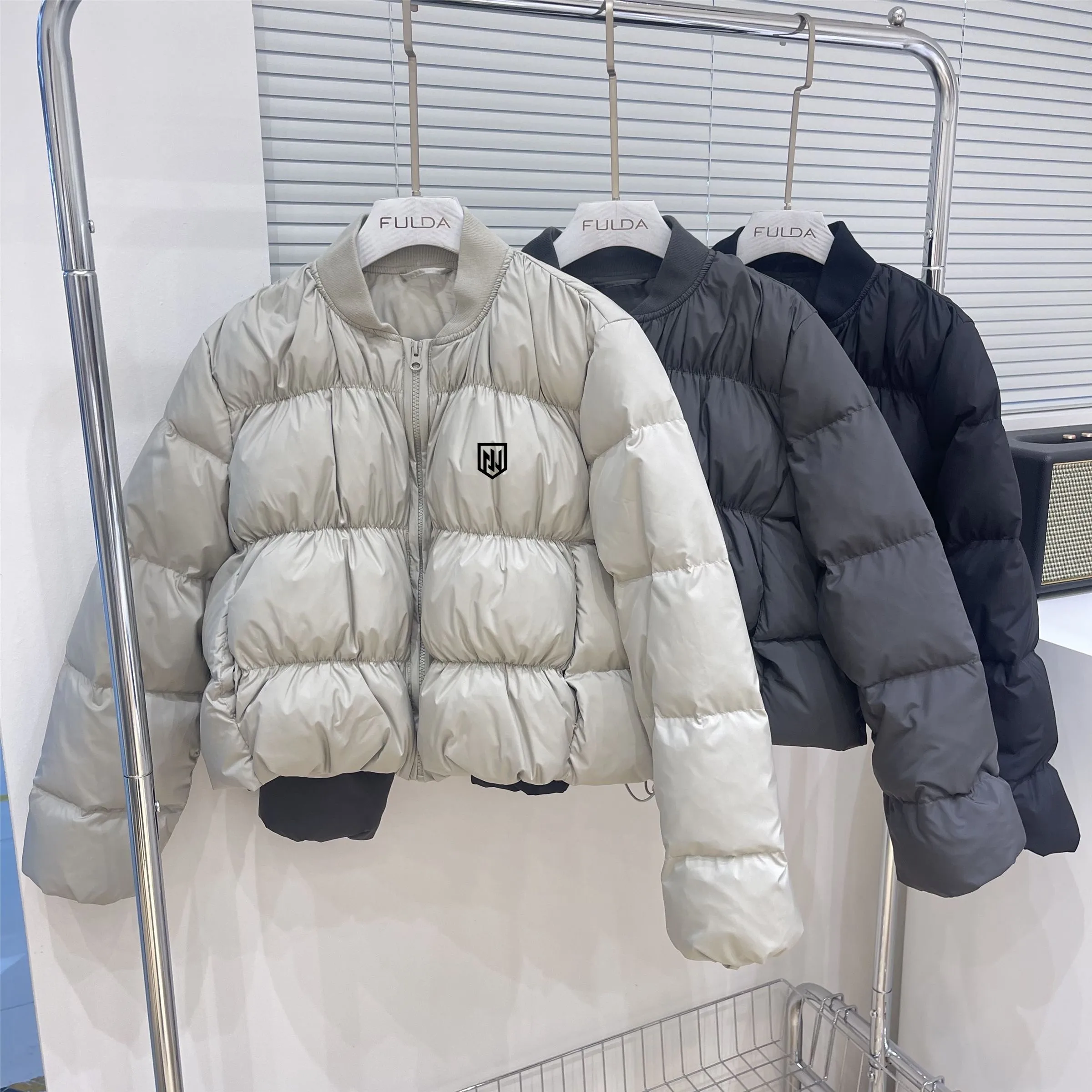 

Women Golf Wear 2023 Winter New Korean Version Thickened Short Three-dimensional Pleated Baseball Windbreaker Jacket 여성 골프 웨어