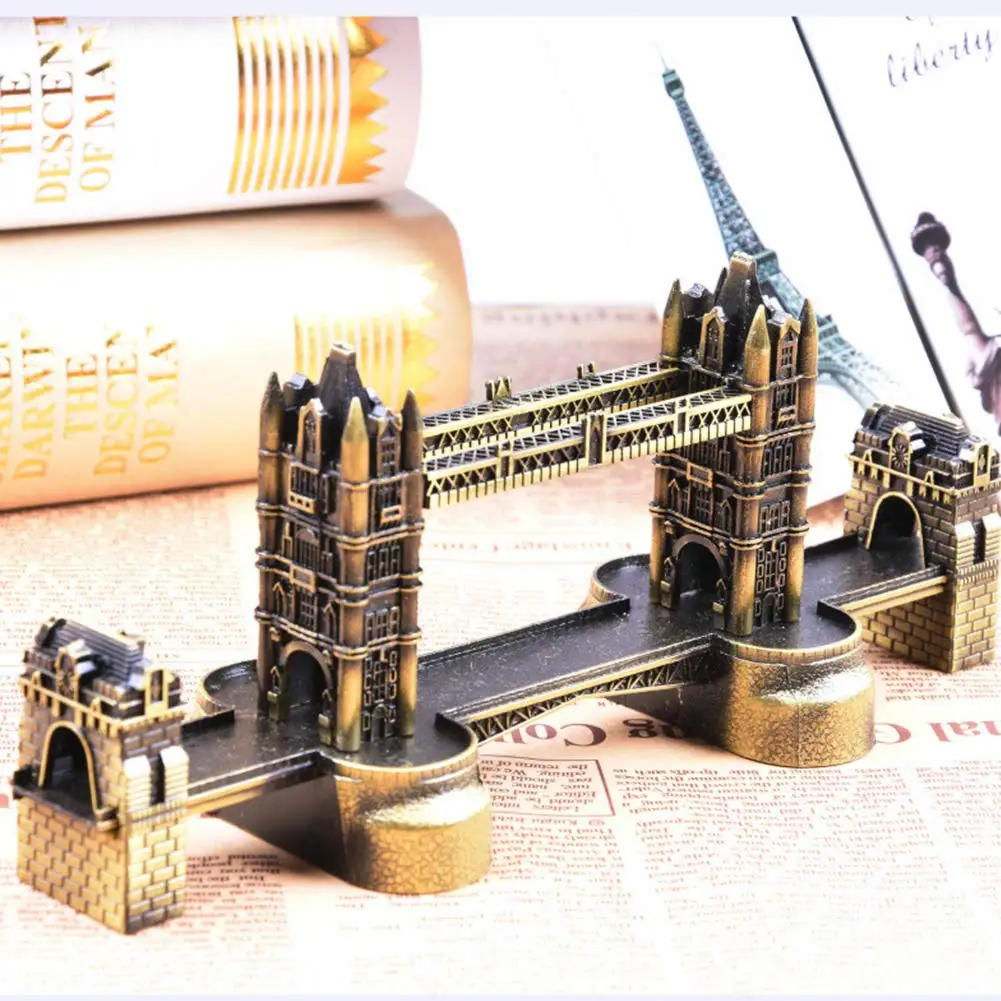 ERMAKOVA London Tower Bridge Statue Figurine Retro Metal Building Model London Bridge Figurine Decorative Iron Crafts Decoration