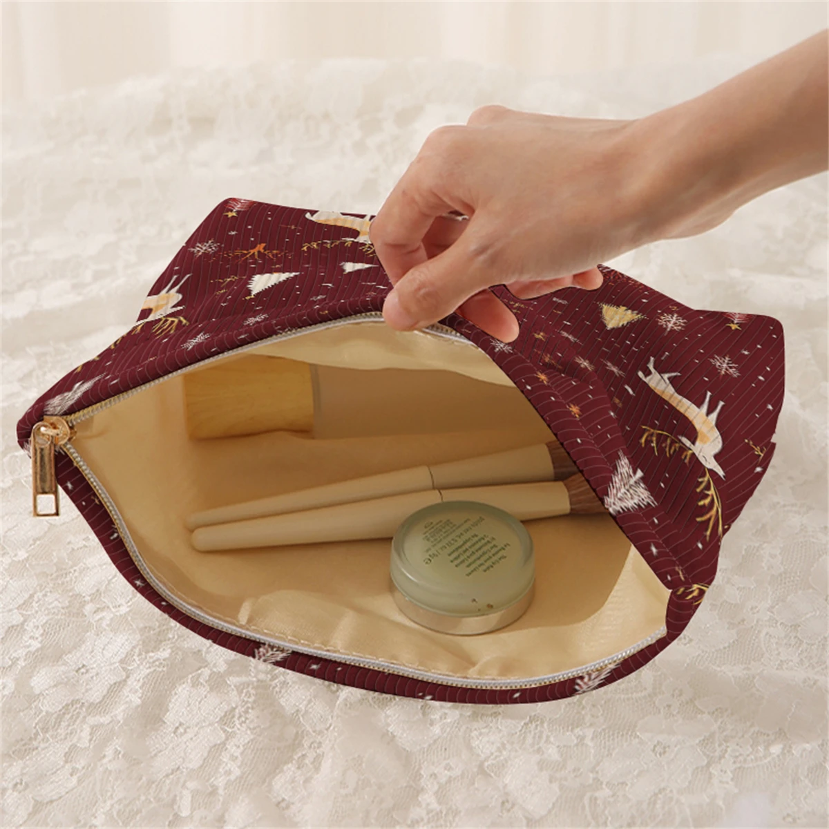 1 Christmas themed corduroy makeup bag, lightweight zipper makeup storage box, multifunctional bag with lining
