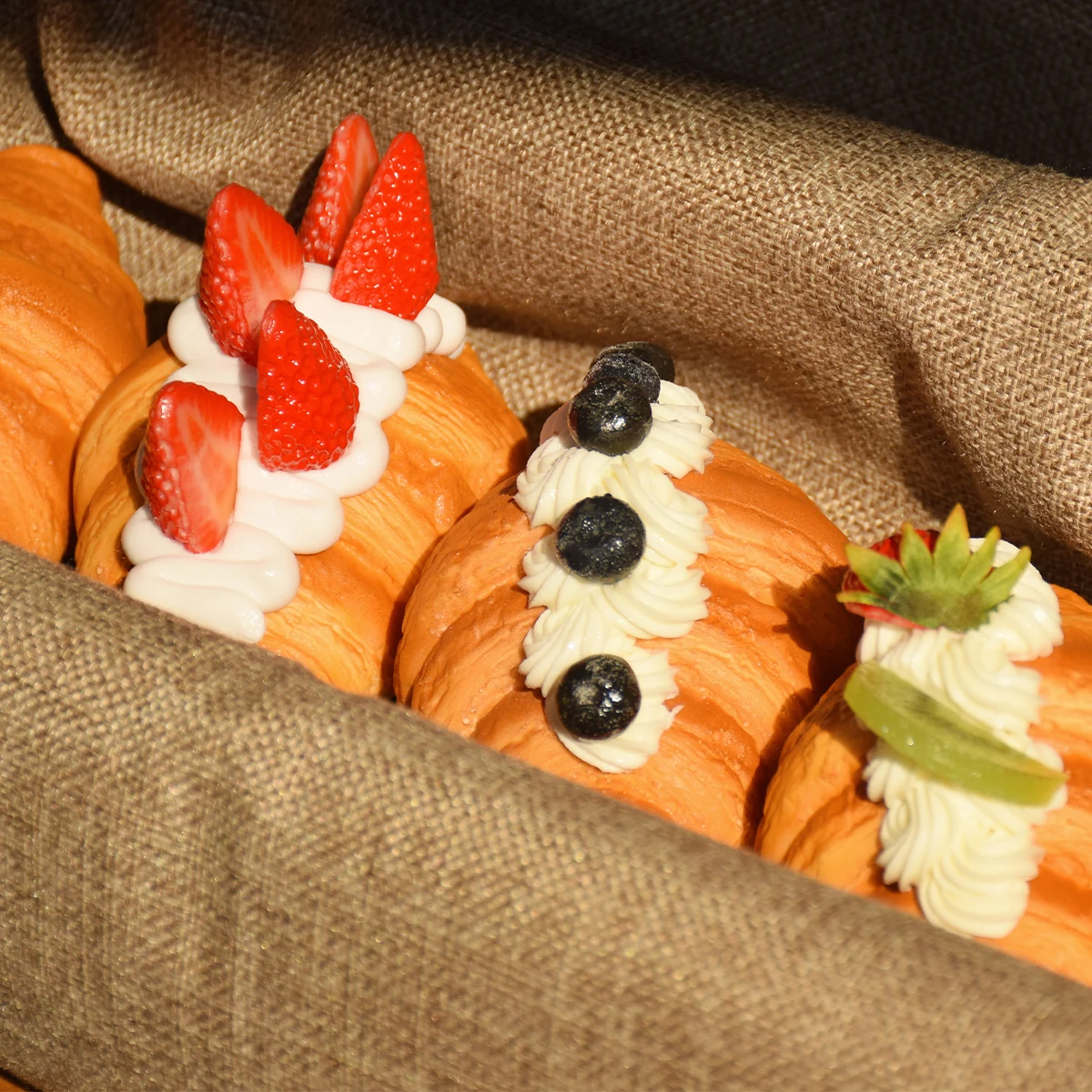 Food Model 6.57Inches Simulated Croissant for Baking Store Decoration Photography