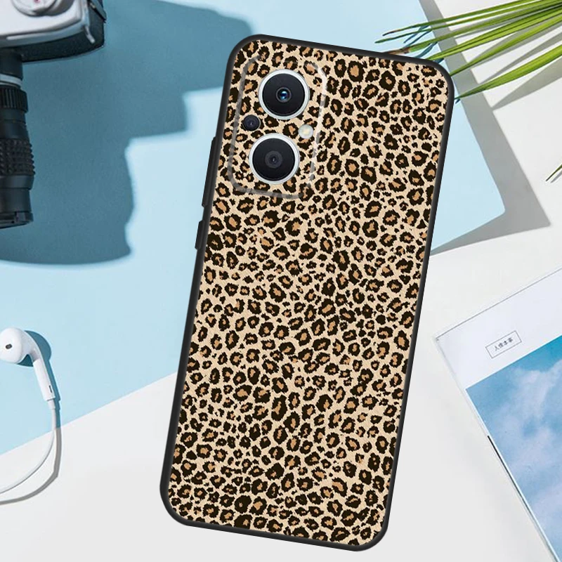 Leopard Print Phone Case - Stylish and Protective Cover